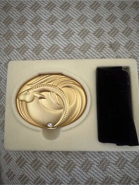 NIB Estée Lauder Golden Capricorn Zodiac Powder Compact (1996 Edition)